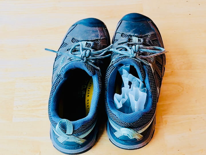 Shoes with coffee filter with essential oils inside