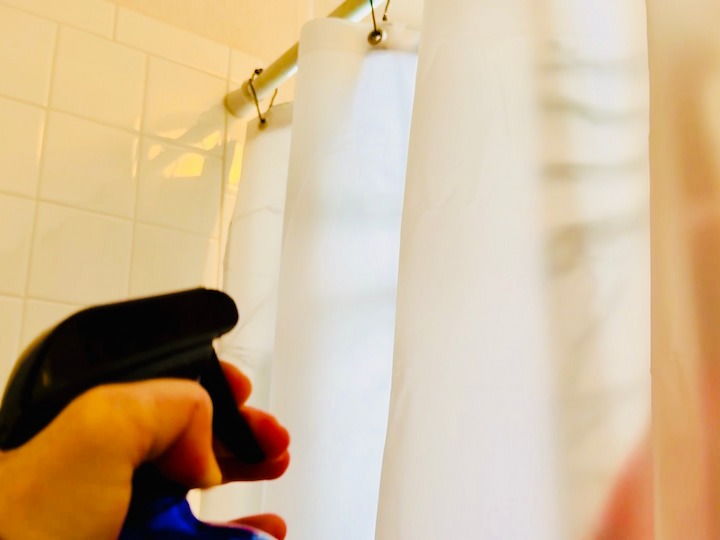 Using vinegar to spray the shower curtain