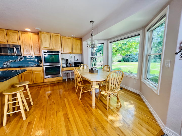 Do you want to know how to deep clean a kitchen? You can clean your kitchen with just a few products and it won't break the bank.