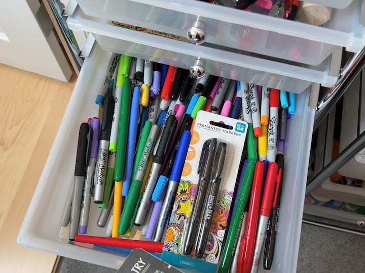 Now let's take a look at how I organized my crafting supplies in the new drawer systems. This first drawer system has more drawers that are a bit smaller and narrower. This is perfect for small items like tools, markers, colored pencils and pens, paint brushes and stencil brushes, adhesives, cord, tape, and stickers.