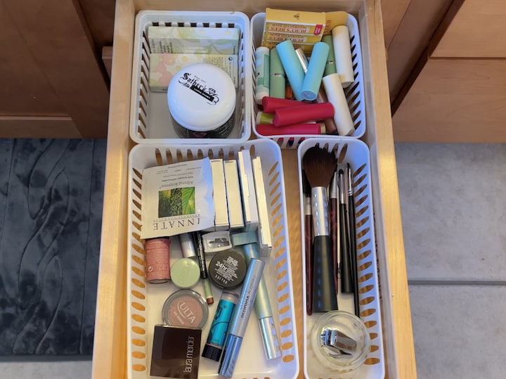 Moving on to our bathroom again in my drawers I utilize baskets to keep everything organized.