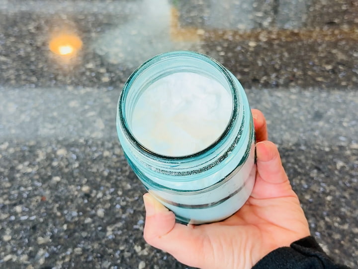 using a jar to hold baking soda